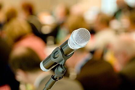 Become a Better Presenter: Improve Your Public Speaking Skills (FutureLearn)