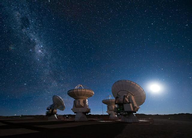 AstroTech: The Science and Technology behind Astronomical Discovery (Coursera)