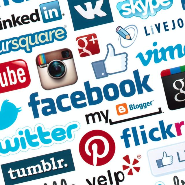 Beneficios y características de las redes sociales más significativas (Coursera)